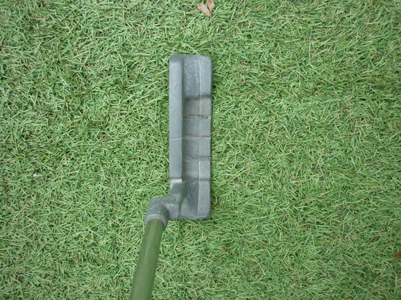 Short blade putter