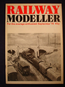 2 - Railway modeller - Sep 1979 - Contents page photos - Grain warehouse